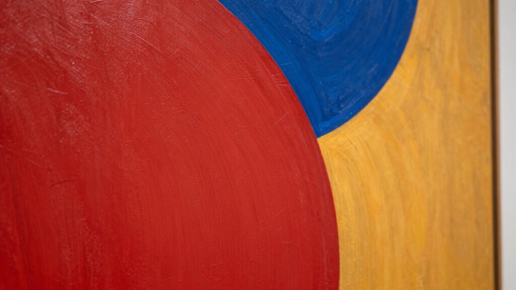 enhances color detail perception